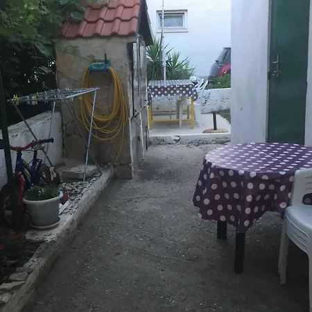 Roko St *